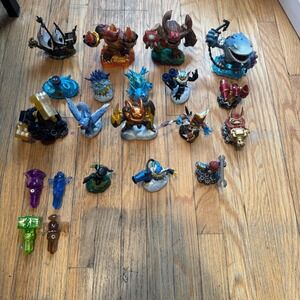 Skylanders Lot of 21 Figures & Traps Trap Team Giants Swarm Thumpback Jawbreaker
